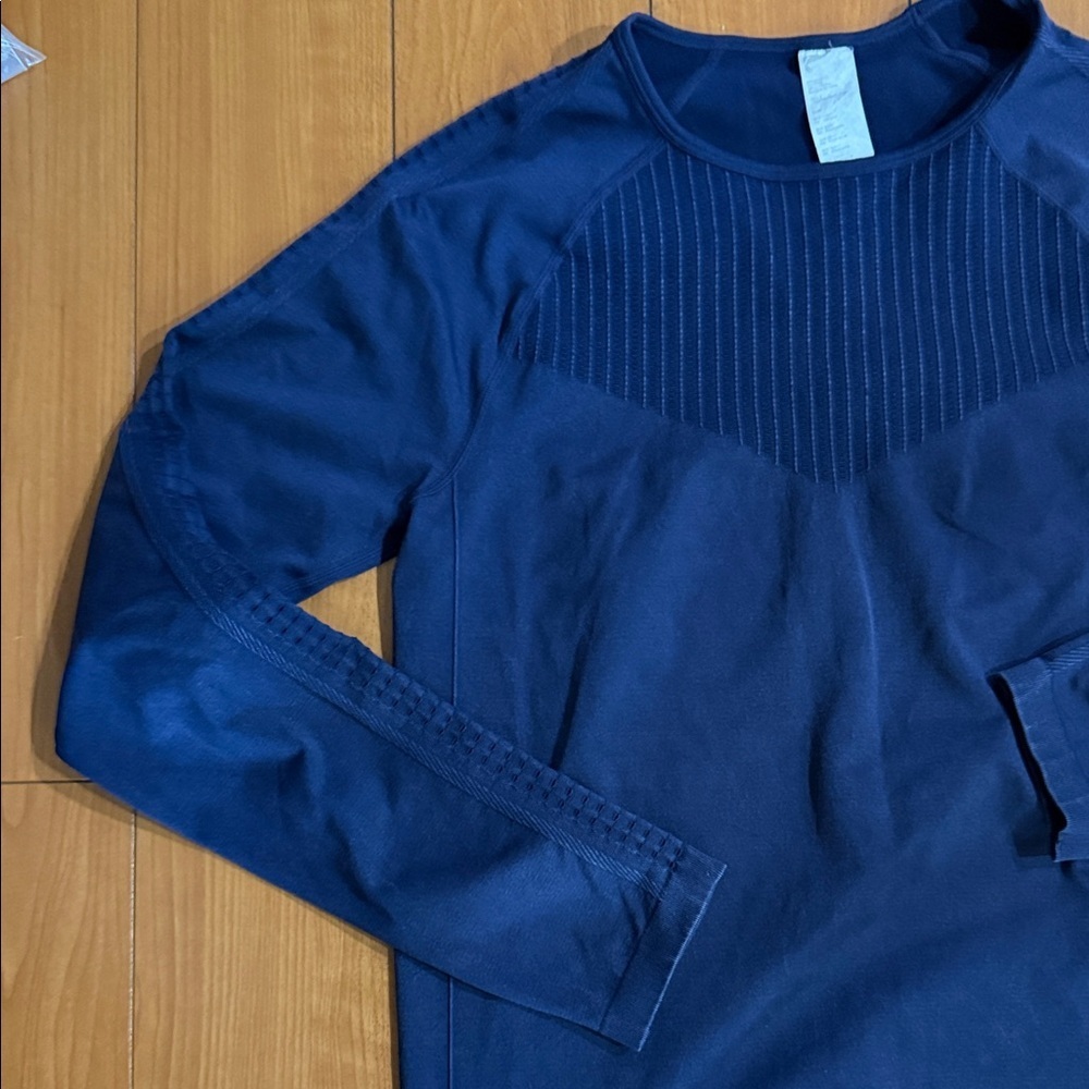 Fabletics Navy top - Picture 5 of 9